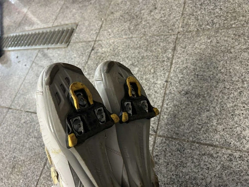 ŽENSKI CESTNI KOLESARSKI ČEVLJI SPECIALIZED, ŠT. 39 + BLOKERJI SHIMANO