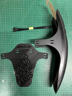 Greyp komplet blatnikov Mucky Nutz