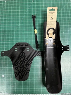 Greyp komplet blatnikov Mucky Nutz