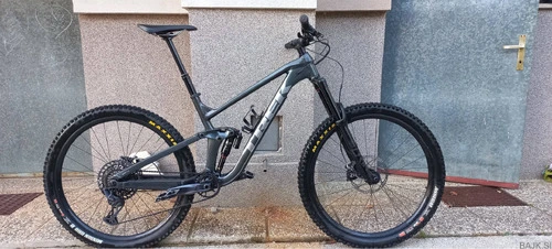 Trek Slash 8