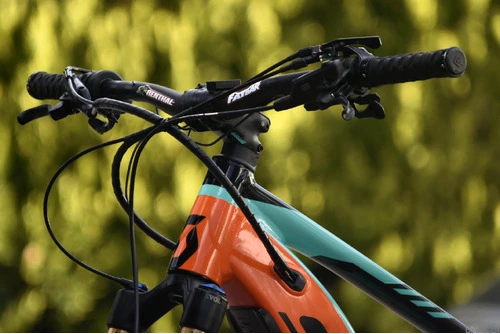 SCOTT E-Genius 700 Tuned Električno kolo Fox Kashima