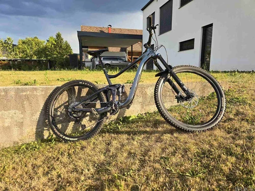 Giant reign 1 2023 (L)