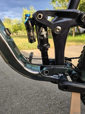 Giant reign 1 2023 (L)