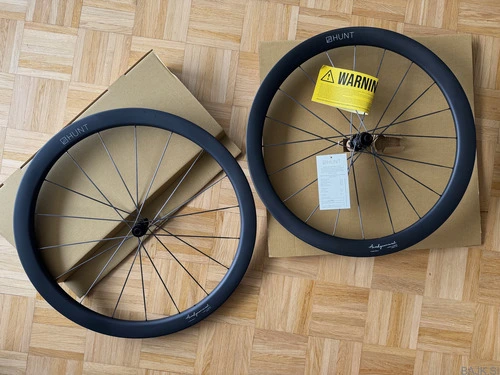 Hunt 44_46 Aerodynamicist UD Carbon Spoke Disc karbonski obroči (NOVO)