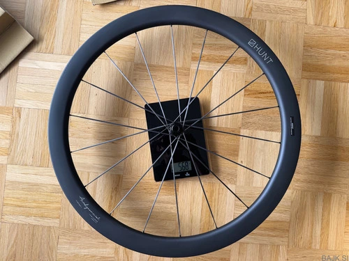 Hunt 44_46 Aerodynamicist UD Carbon Spoke Disc karbonski obroči (NOVO)