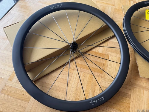 Hunt 44_46 Aerodynamicist UD Carbon Spoke Disc karbonski obroči (NOVO)