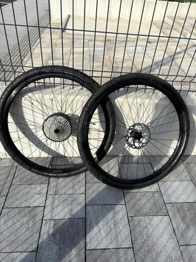 Syncros RP 2.0 OBROČI z diski in kaseto Shimano - UGODNO!
