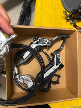 Disk zavore SRAM Code Ultimate Stealth / Set prednjih in zadnjih zavor