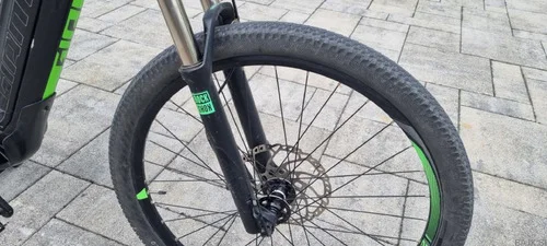 Giant Dirt E + 0.5, velikost L