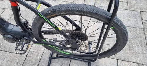 Giant Dirt E + 0.5, velikost L