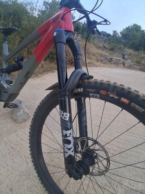 YT Capra Uncaged 10 CF