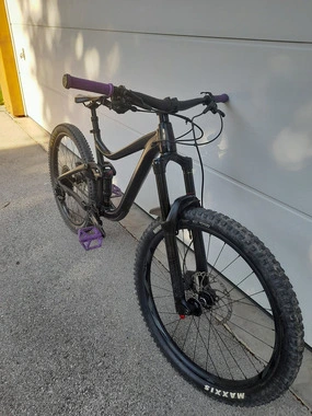 GIANT 27.5col