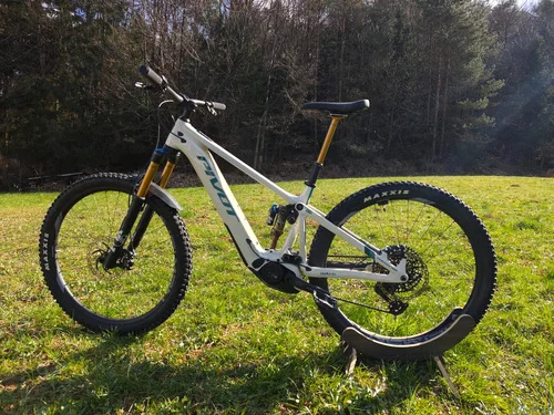 Pivot Shuttle AM - XO PRO Transmission, MEDIUM // Samo 700km!