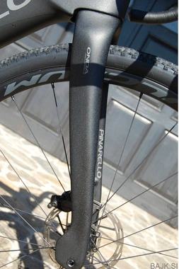 Pinarello  E-Gravel -NYTRO E7 električno gravel kolo (barva-črna)