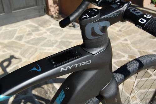 Pinarello  E-Gravel -NYTRO E7 električno gravel kolo (barva-črna)