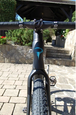 Pinarello  E-Gravel -NYTRO E7 električno gravel kolo (barva-črna)