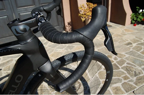 Pinarello  E-Gravel -NYTRO E7 električno gravel kolo (barva-črna)