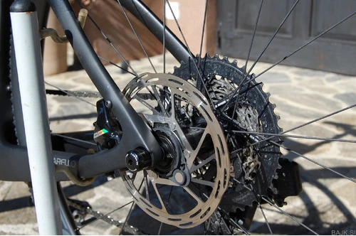 Pinarello  E-Gravel -NYTRO E7 električno gravel kolo (barva-črna)