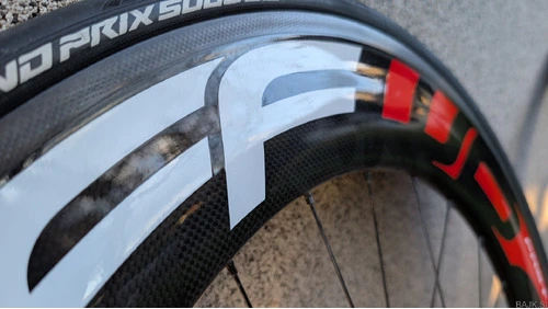 Cestni obroči FFWD F9R (90mm) + ZIPP 404 Firecrast (60mm)