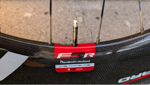 Cestni obroči FFWD F9R (90mm) + ZIPP 404 Firecrast (60mm)