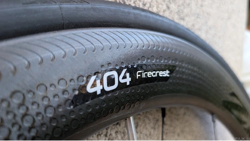 Cestni obroči FFWD F9R (90mm) + ZIPP 404 Firecrast (60mm)