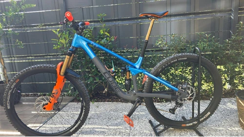 Cube carbon stereo one