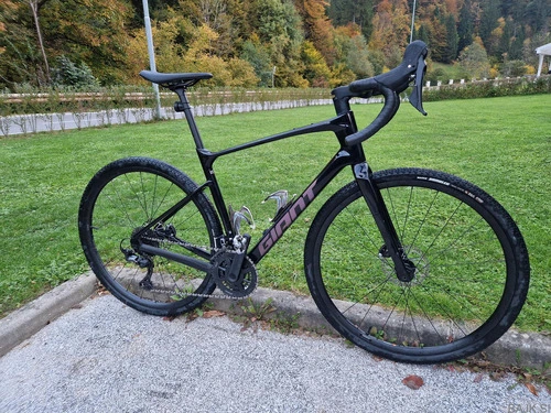 Giant Revolt Advanced 2, model 2025, velikost M/L