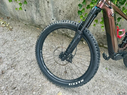 Prodam električno polnovzmeteno gorsko kolo Giant