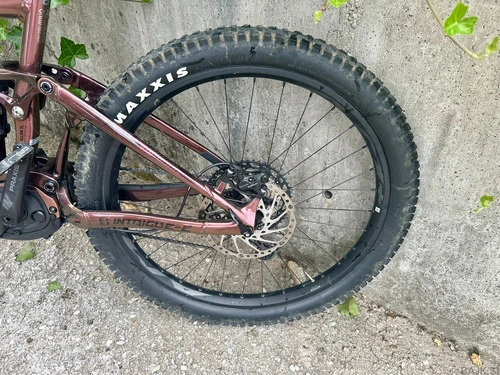 Prodam električno polnovzmeteno gorsko kolo Giant