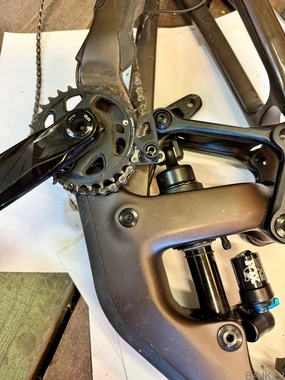 Specialized enduro expert po delih