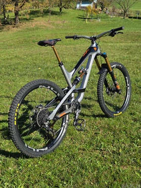 YT Capra 27 CF Pro Race, FOX KASHIMA, HOPE, XTR
