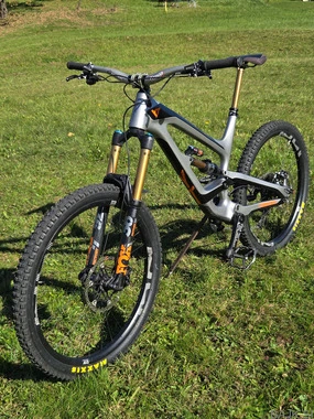 YT Capra 27 CF Pro Race, FOX KASHIMA, HOPE, XTR