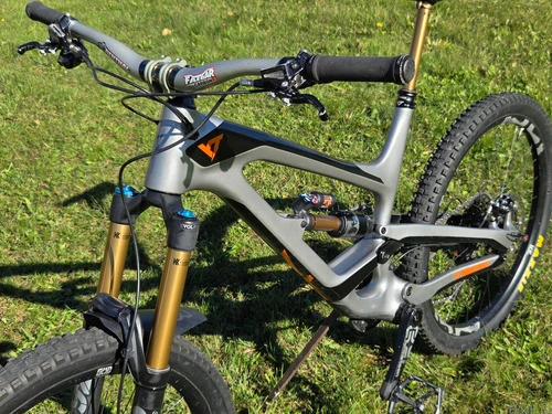 YT Capra 27 CF Pro Race, FOX KASHIMA, HOPE, XTR