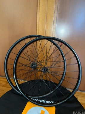 Reynolds blacklabel trail 329 I9 hydra