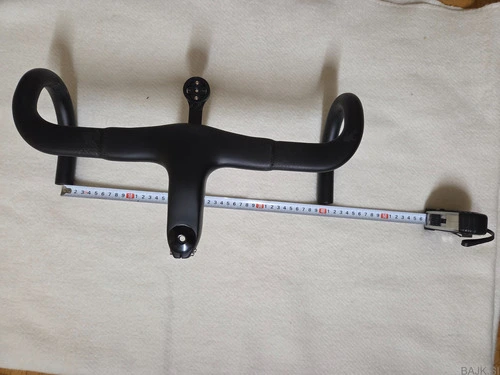 Karbonsko cestno integrirano krmilo