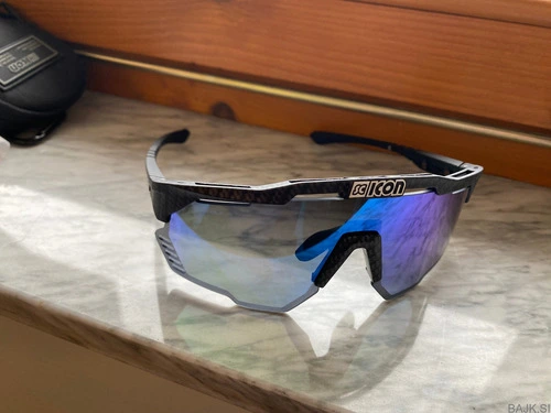KOLESARSKA OČALA SCICON AEROSHADE KUNKEN KARBON+DODATNA ŠIPCA 90€