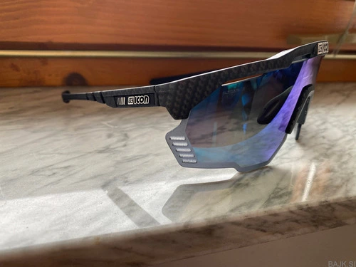 KOLESARSKA OČALA SCICON AEROSHADE KUNKEN KARBON+DODATNA ŠIPCA 90€