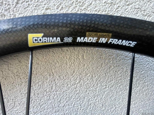 KARBONSKI OBROČI CORIMA 32mm, + DISKI, KOT NOVI, SHIMANO RAČNA