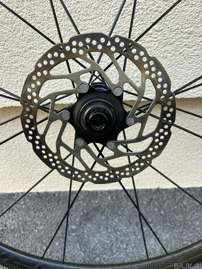 KARBONSKI OBROČI CORIMA 32mm, + DISKI, KOT NOVI, SHIMANO RAČNA