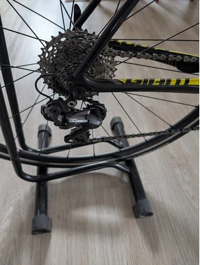 Prodam karbonsko cestno kolo Giant TCR ADVANCED 0 Ultegra Di2