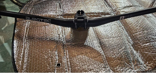 Burgtec krmilo + krmilna opora