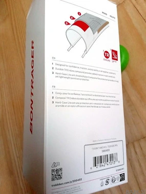 Pnevmatika Bontrager AW3 Hard Case Lite ◦ 700x32C ◦ klinčer ◦ refleks
