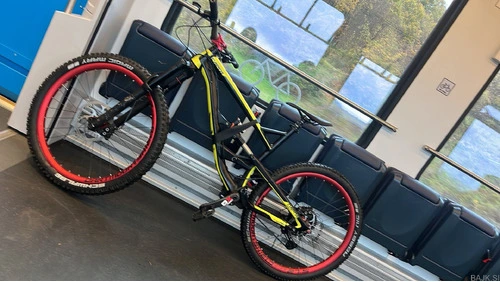 YT Capra gorsko enduro kolo