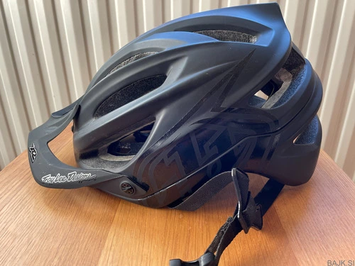 Troy Lee Design A2 čelada