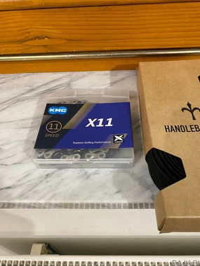 VERIŽNIK SHIMANO 105 11S 28-11 GRATIS : KRMILNI TRAK + KMC ver ; 38€