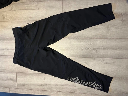 Troy lee designs skyline št. 32