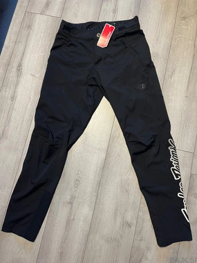 Troy lee designs skyline št. 32