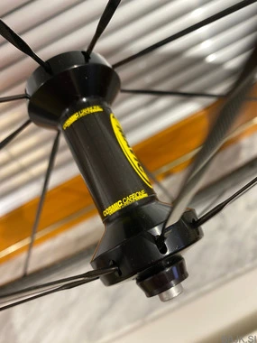 MAVIC COSMIC karbon sprednji obročnik, rabljen;140€