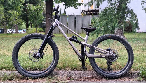 Commencal Clash 24 kids MTB bike