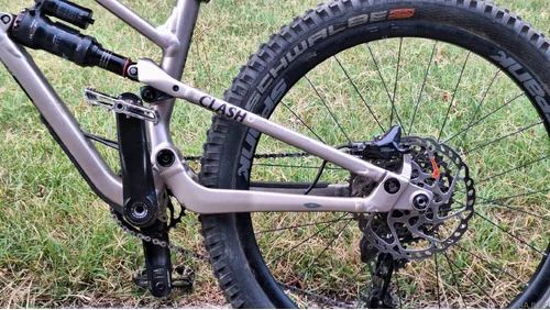 Commencal Clash 24 kids MTB bike